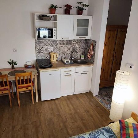 Lovely Fully-Equipped Studio In Tisa Village. Rocks Only 5 Minutes Walk Exterior photo