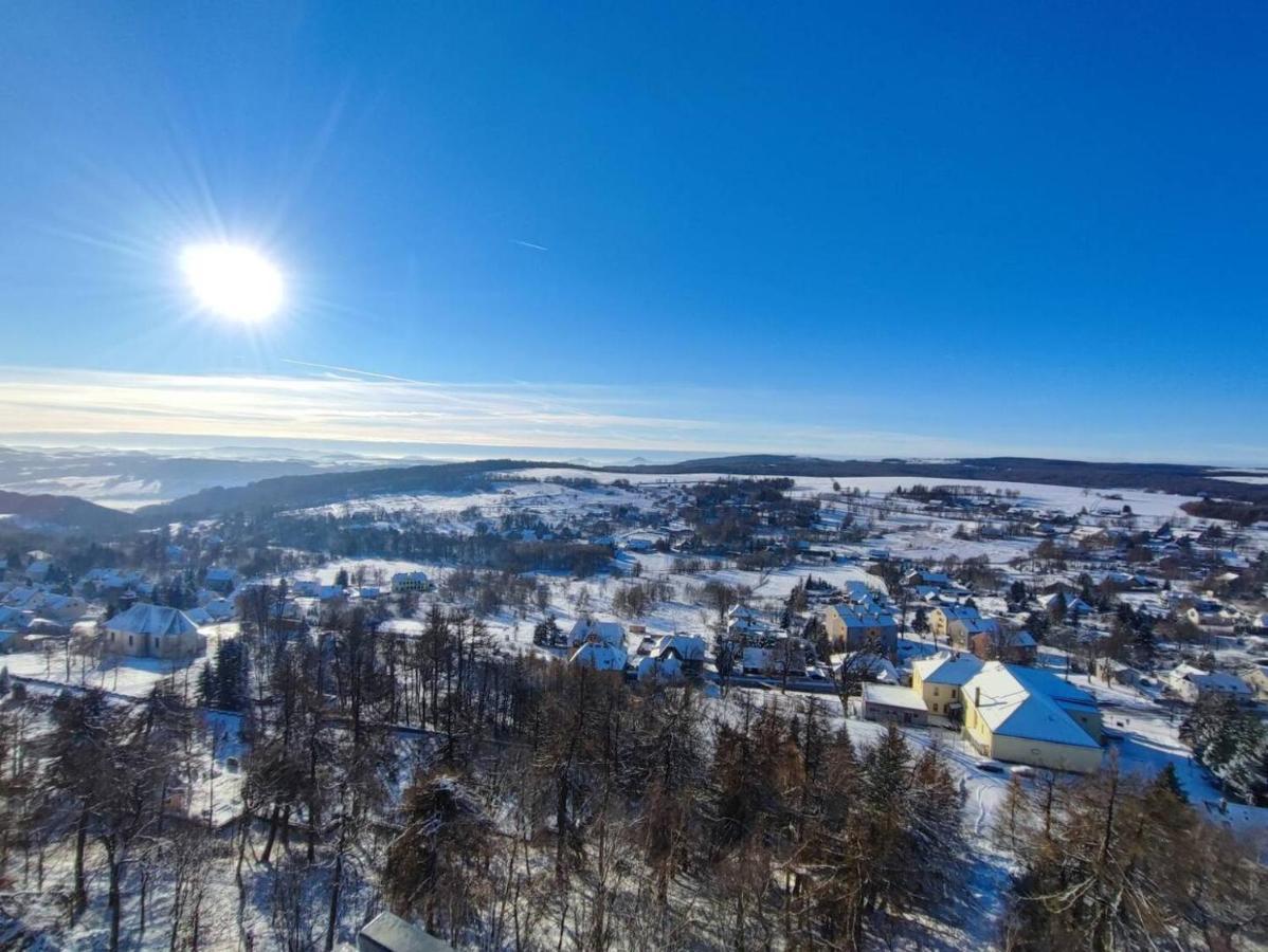 Lovely Fully-Equipped Studio In Tisa Village. Rocks Only 5 Minutes Walk Exterior photo